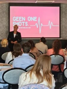 Karin Bosman geeft een training over het verkrijgen van een positief werkklimaat